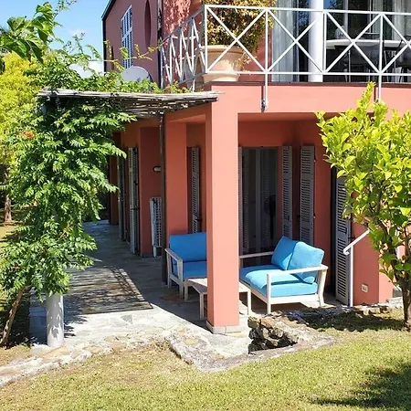 Casa Rossa, Colle Lupi Feriehus *